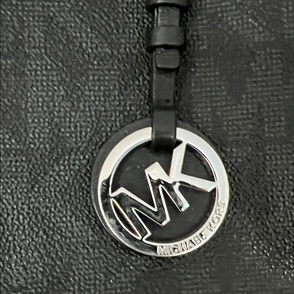 Michael Kors Black MK Logo jet set Tote this is a gorgeous bag - Picture 3 of 8